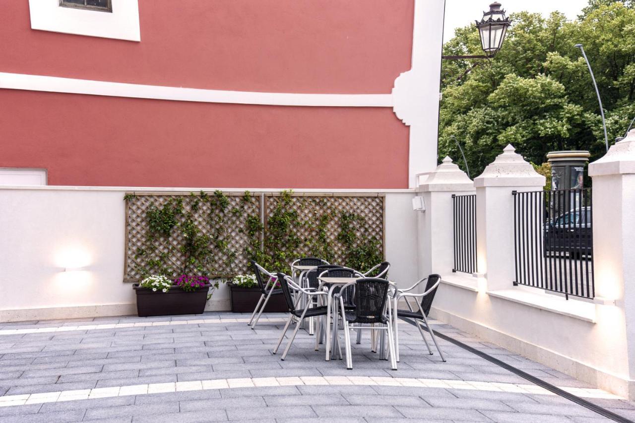 Apartamentos La Quinta Burgos Bagian luar foto