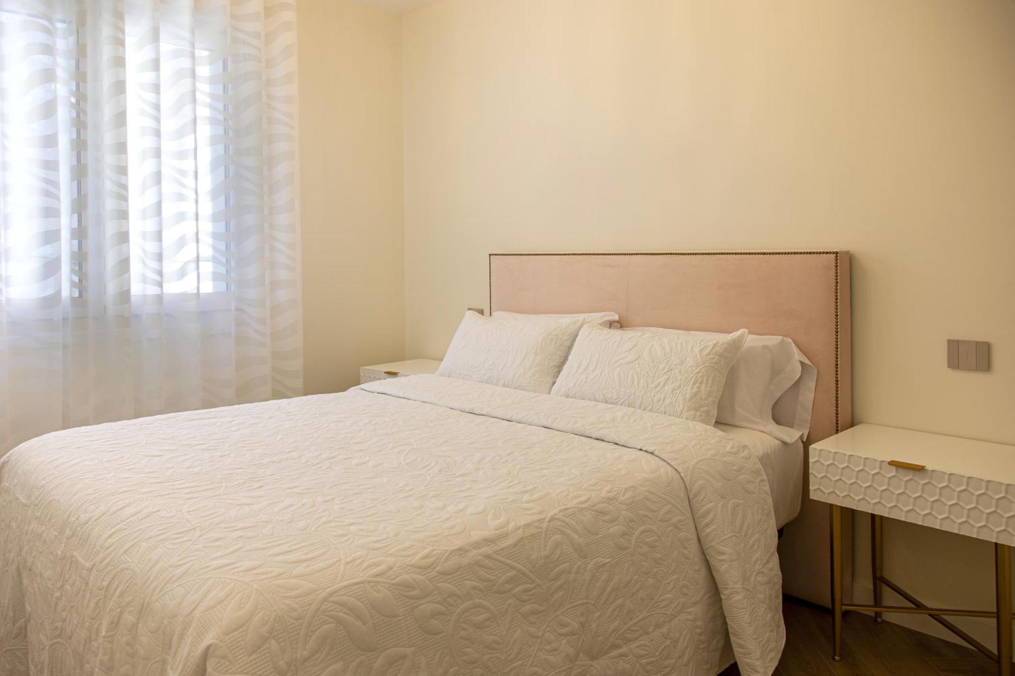 Apartamentos La Quinta Burgos Bagian luar foto